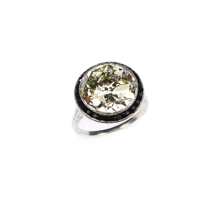 Single stone round brilliant cut diamond and onyx cluster ring